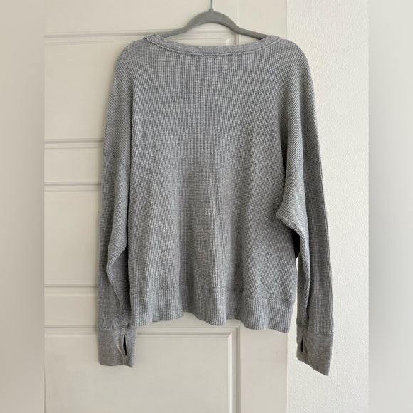 Aerie Offline Waffle Knit Gray Long Sleeve Top - Picture 4 of 5